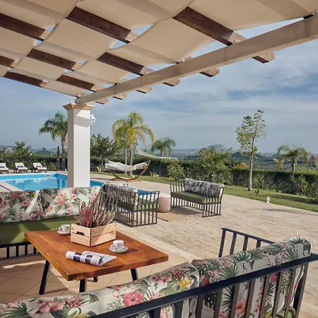 Palm Luxury Villa Mouzákion